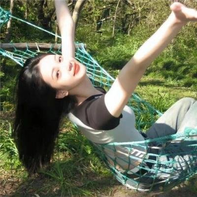 有很多蛋的公鸡